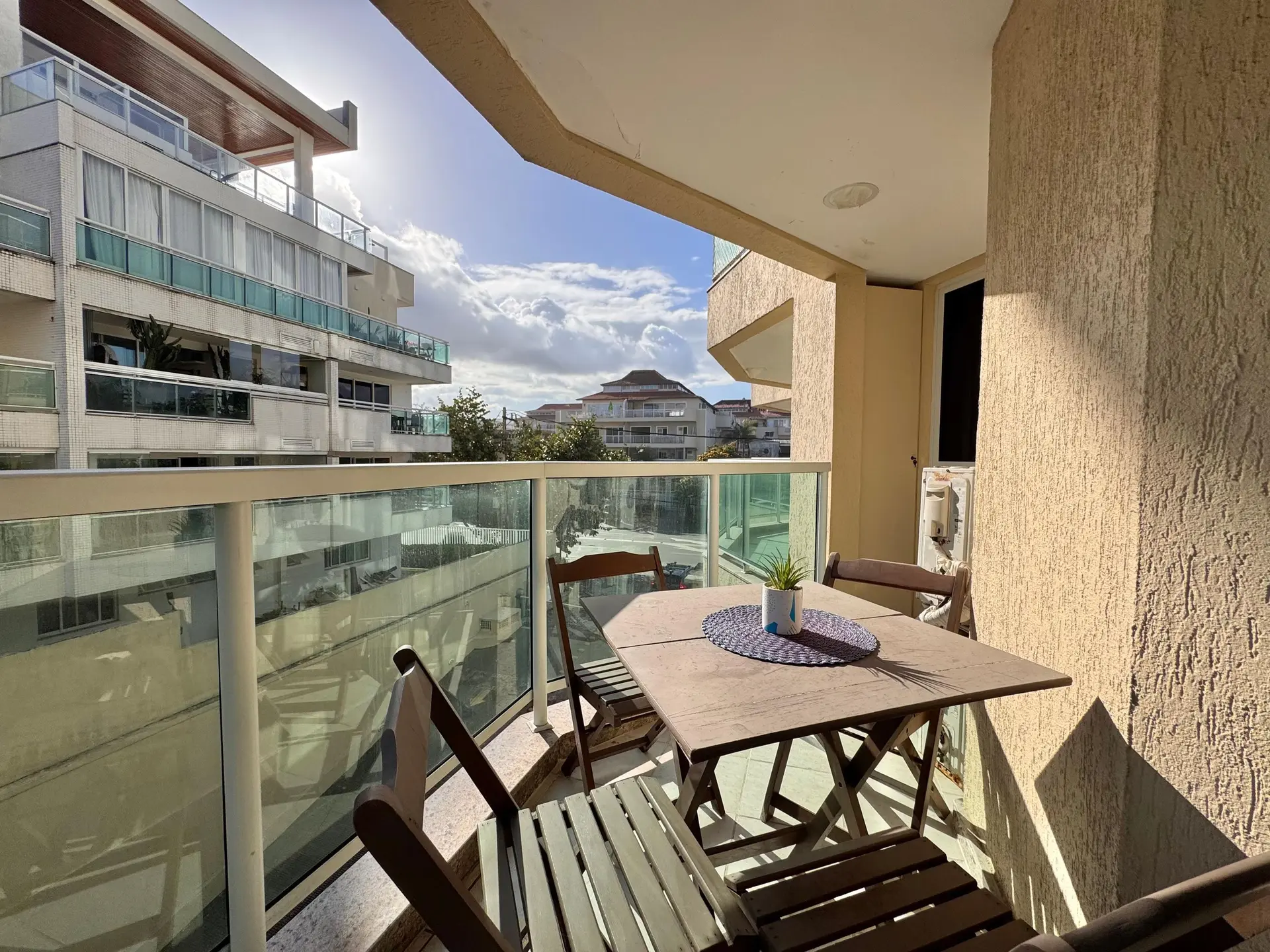 Furnished 1-bedroom apartment with a glass balcony — photo 12