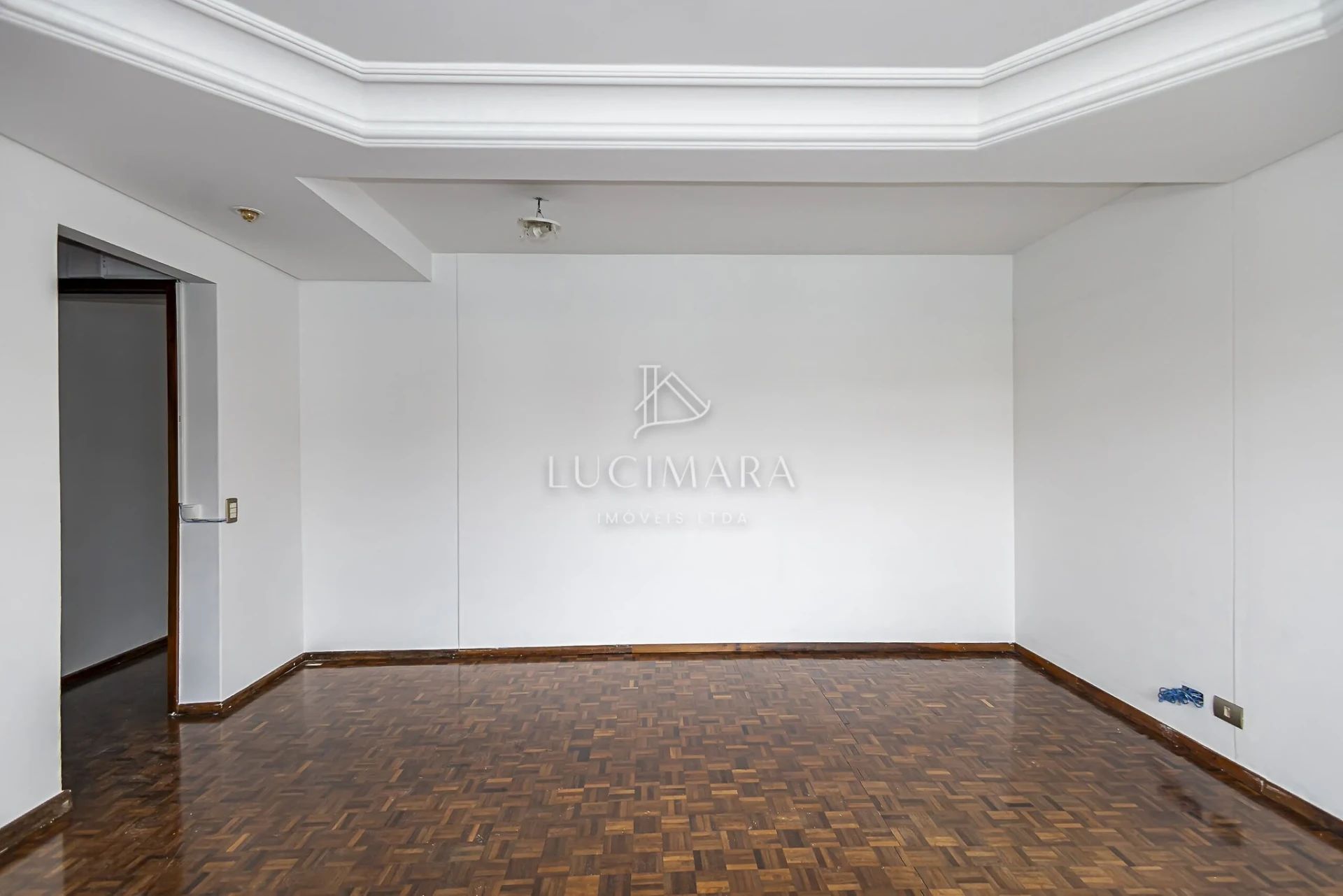 Wood or laminate floors in a 2-bedroom house, 170 m² — photo 19