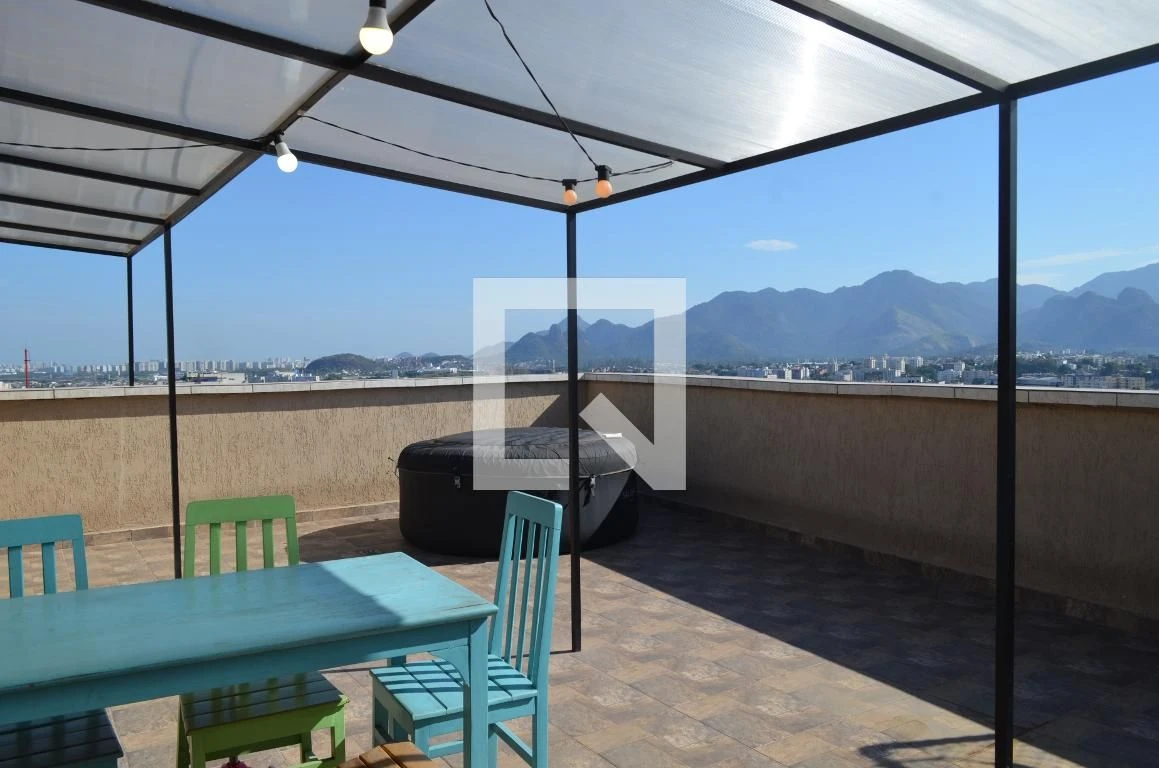 3-bedroom apartment in a building with a pool — photo 21