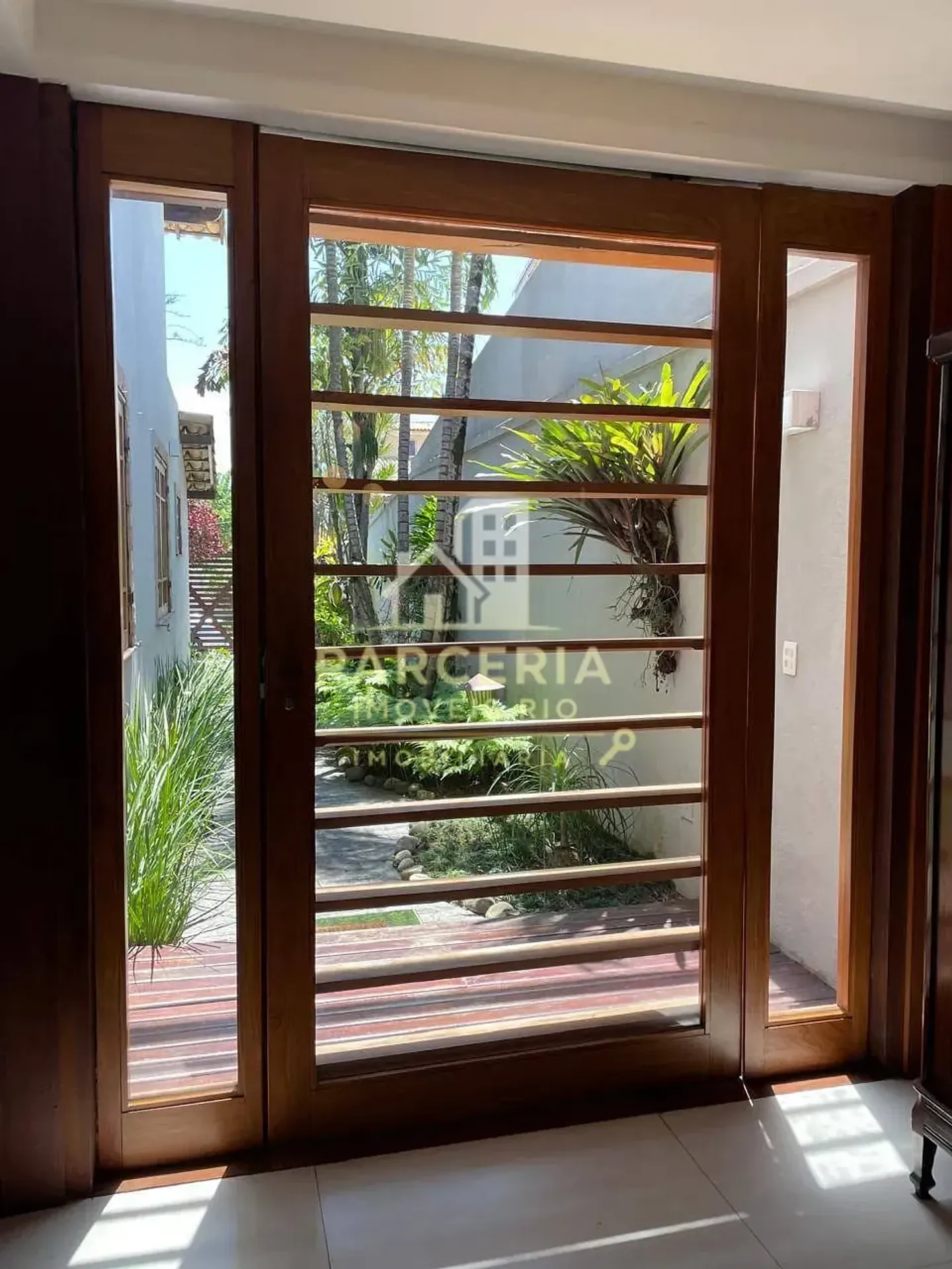 Casa mobiliada com 5 quartos e área de piscina compartilhada — photo 8