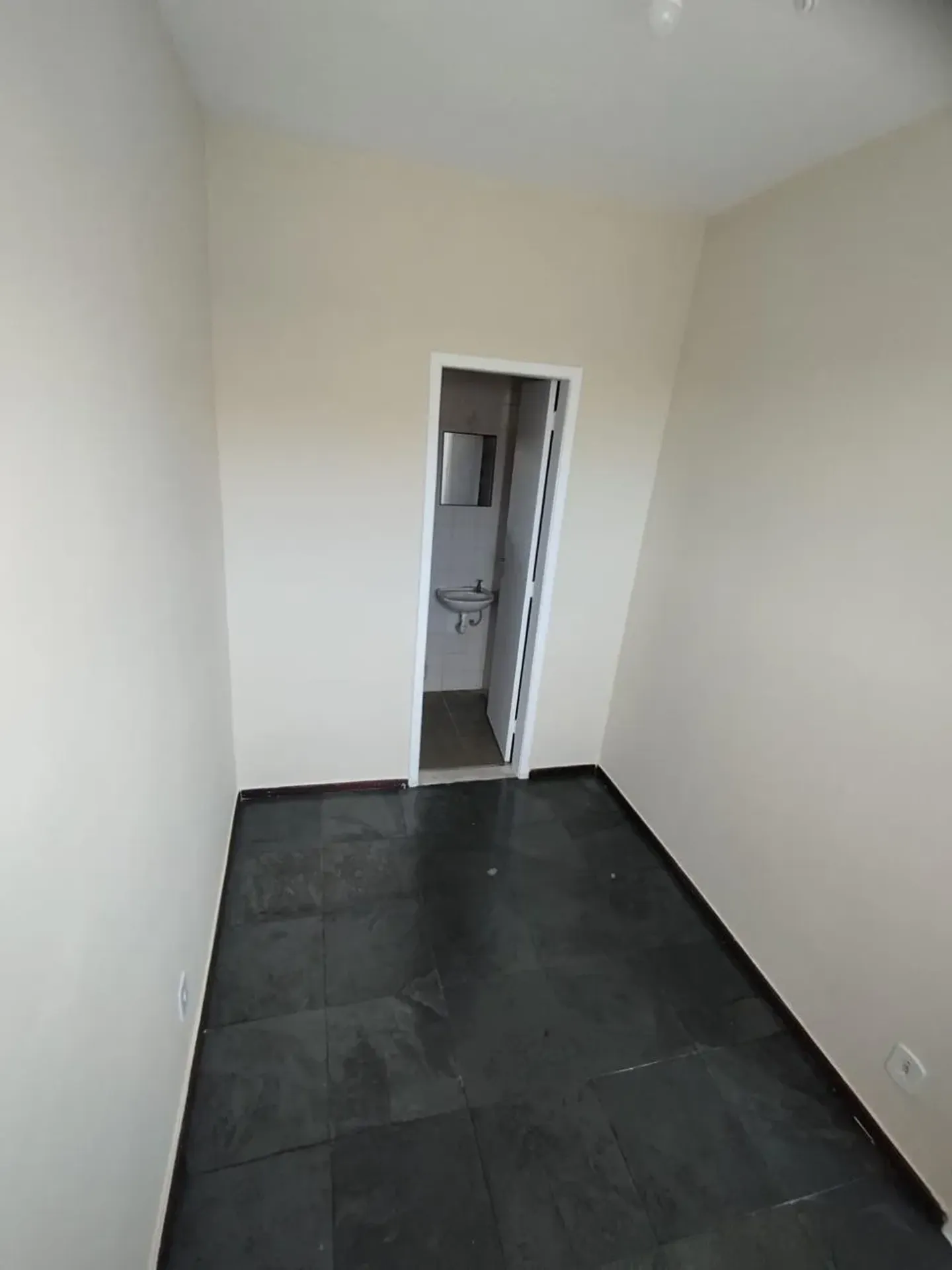 Rental apartment with 2 bedrooms and a private garden — photo 11