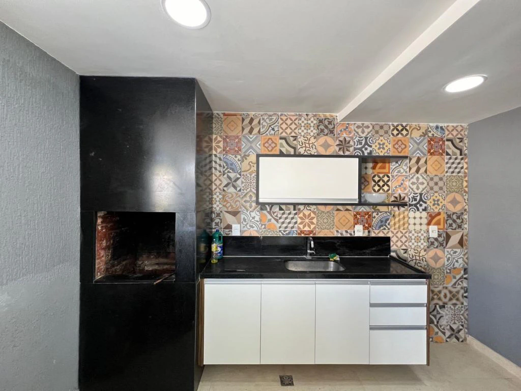 Furnished triplex home with 4 en-suites and 4 parking — photo 26