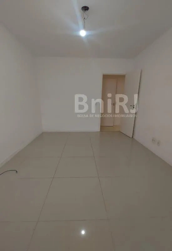 3-bedroom apartment in a building with a pool — photo 23