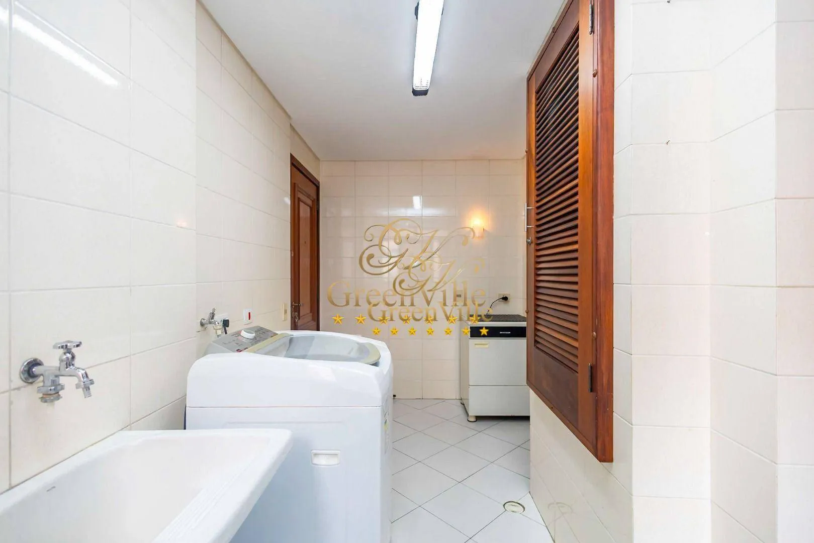 264 m² apartment with 4 bedrooms and 2 suites — photo 24