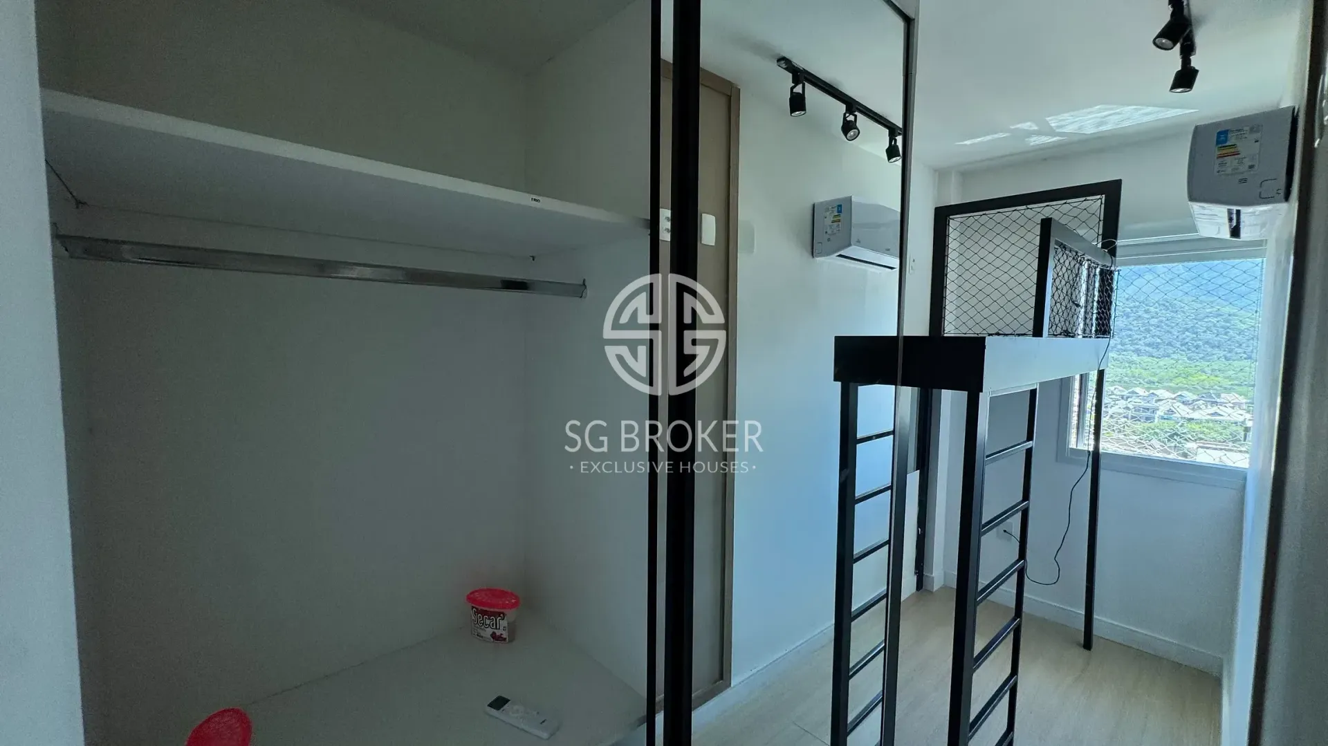 Apartment, 124 m², with a grill on the balcony — photo 32