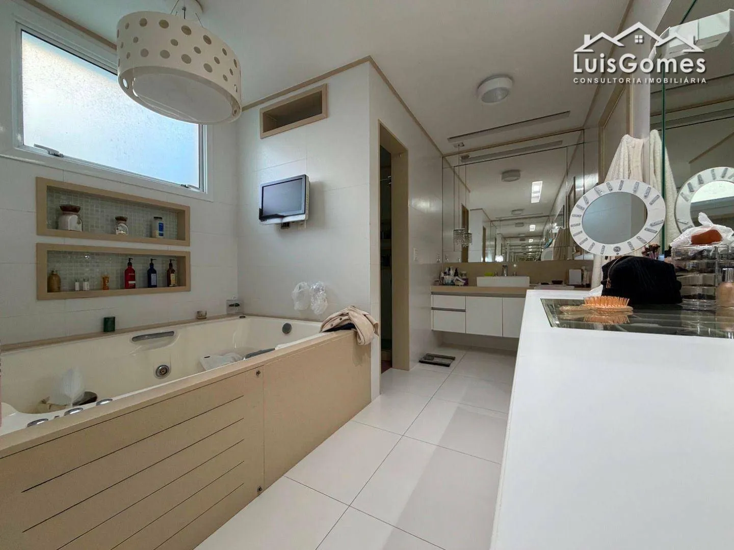 Furnished apartment with 4 bedrooms and 5 bathrooms — photo 20