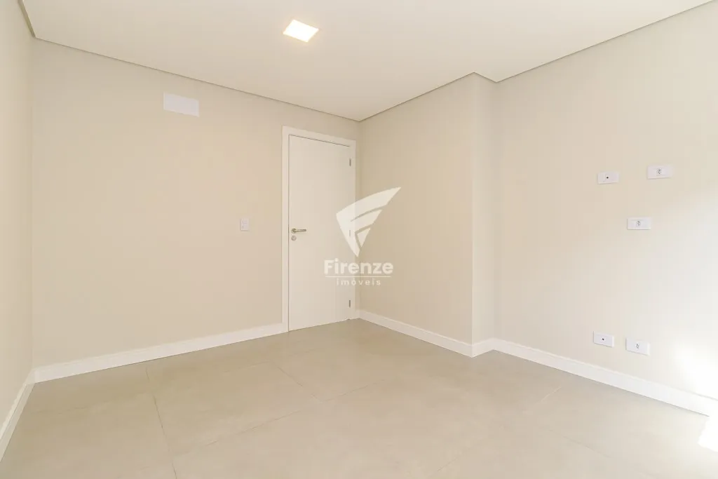 Furnished house with 4 bedrooms and 320 m² — photo 77