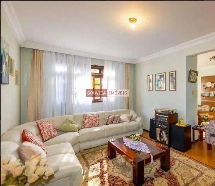 4-bedroom house with a glass-enclosed balcony — photo 13