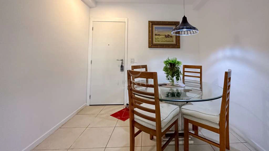 Furnished 2-bedroom apartment with en-suite and parking — photo 2