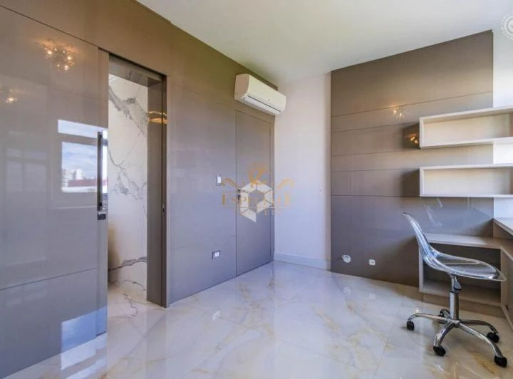 Furnished 152 m² apartment with 2 en-suites and 1 parking — photo 6