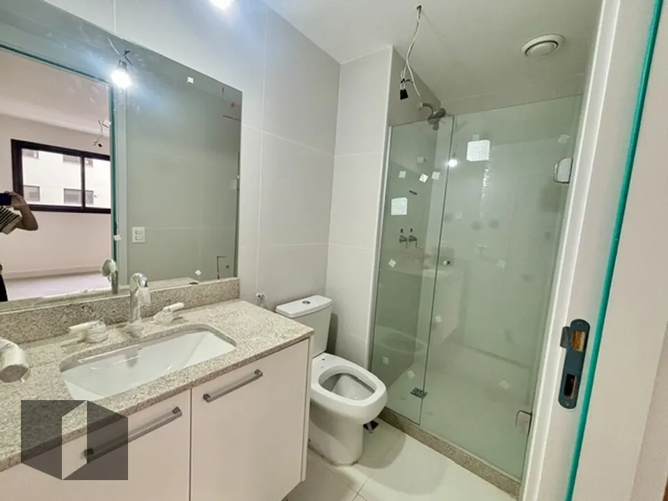 3-bedroom apartment with balcony and city view — photo 7