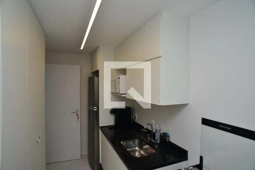Glass-enclosed balcony in a 3-bedroom apartment, 103 m² — photo 13