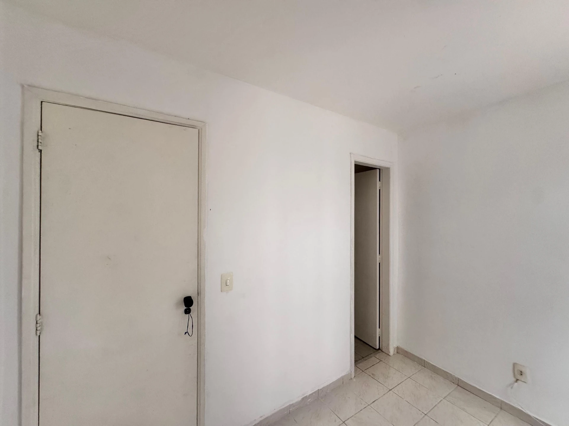 3-bedroom apartment with a balcony and laundry area — photo 44