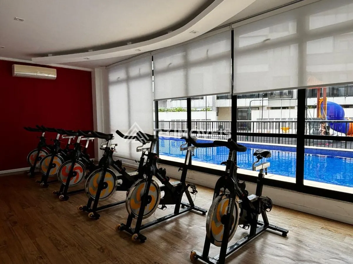 Floor-to-ceiling windows in a 3-bedroom apartment, 160 m² — photo 16