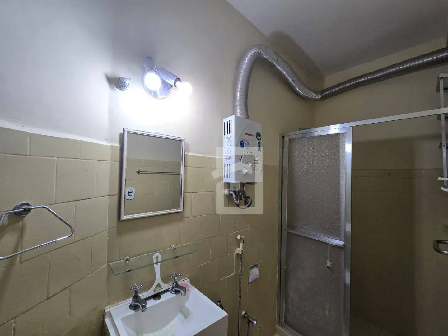 1-bedroom apartment with 24-hour concierge and 32 m² — photo 17