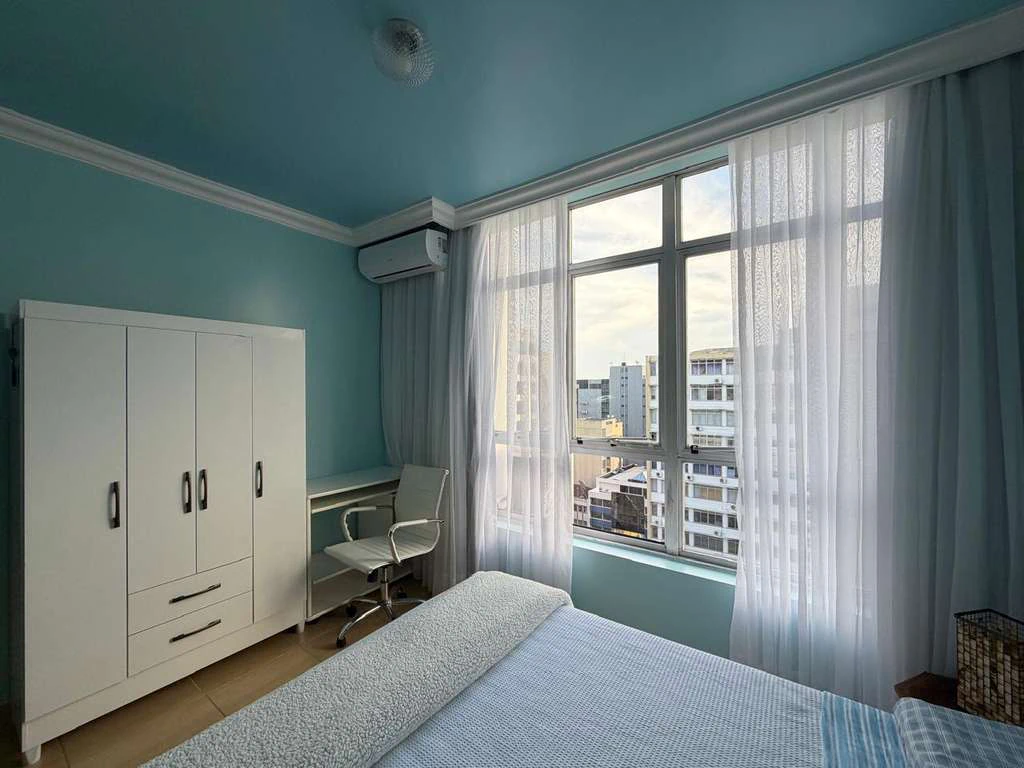 1-bedroom apartment with 37 m² and compact kitchen — photo 2