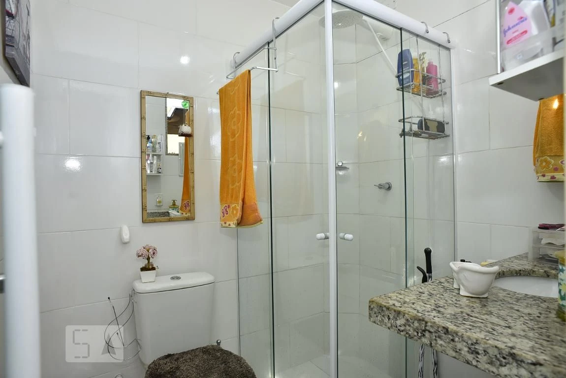 Furnished house with 2 en-suite bedrooms and laundry area — photo 5