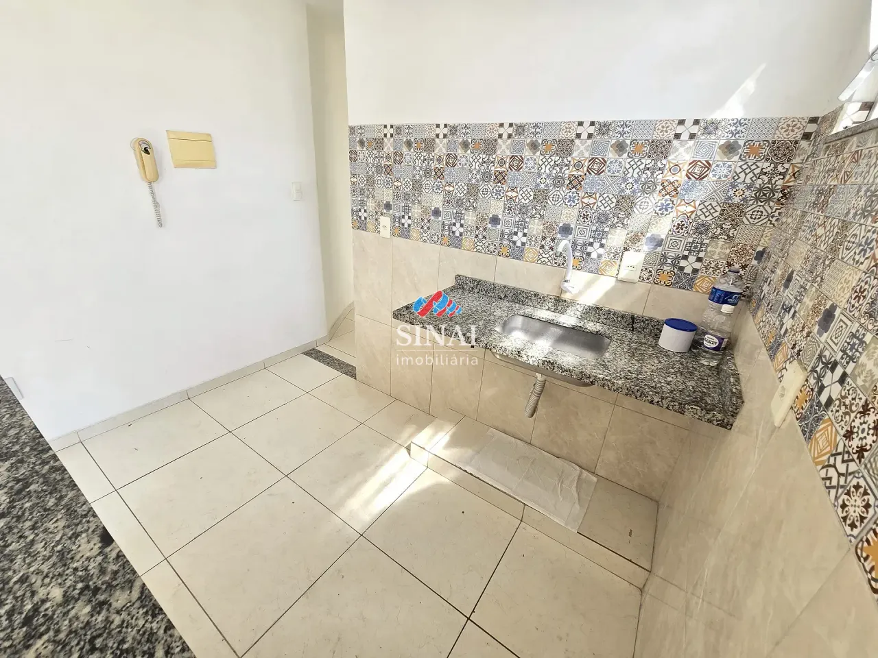 Apartamento com 2 quartos e cozinha com fogão a gás — photo 5
