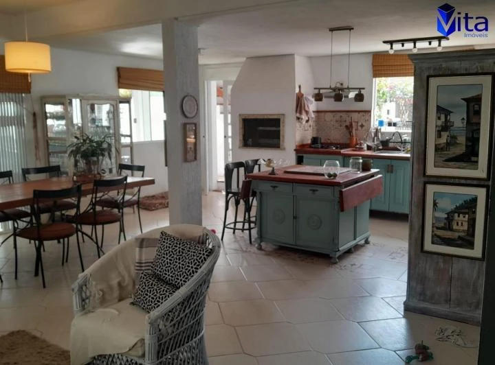 Furnished house with open-plan kitchen and 388 m² — photo 2