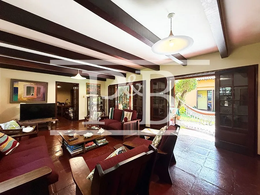 Casa com 4 dormitórios e varanda com churrasqueira — photo 18