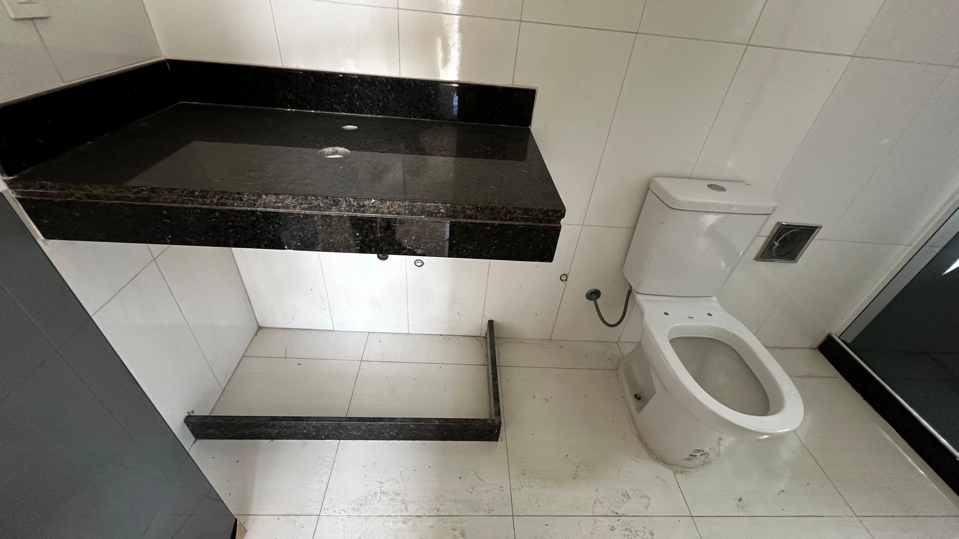 Casa com 4 quartos e 3 suítes, 2 vagas de garagem — photo 5
