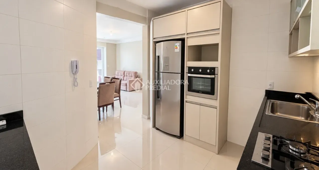 Balcony with a grill in a 4-bedroom apartment, 125 m² — photo 29