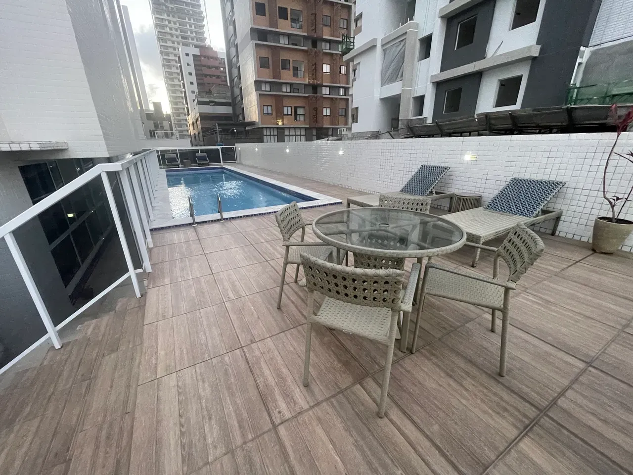 Glass-enclosed balcony in a 4-bedroom apartment, 115 m² — photo 13