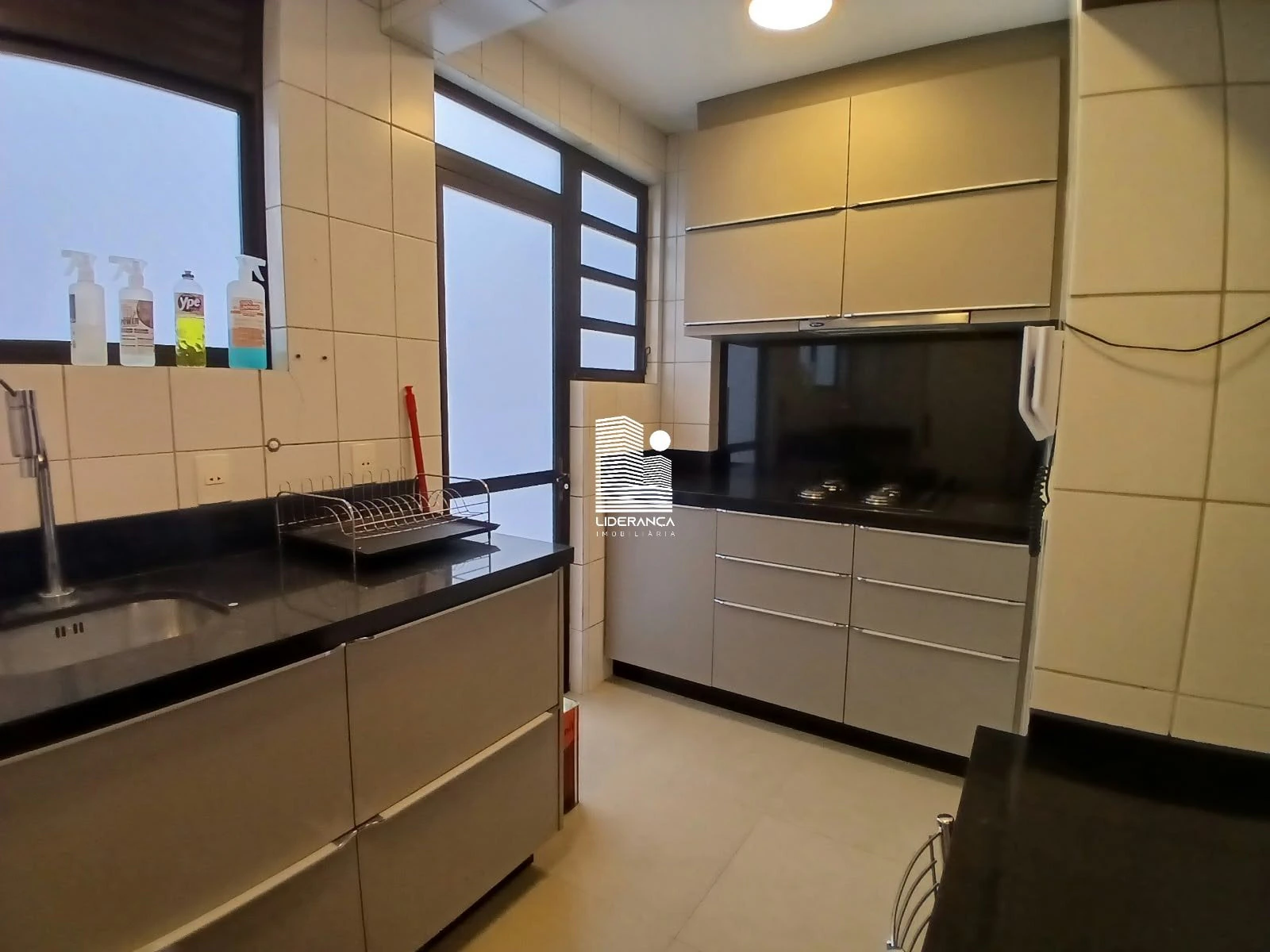 Apartamento com piso de madeira ou laminado, Centro — photo 5