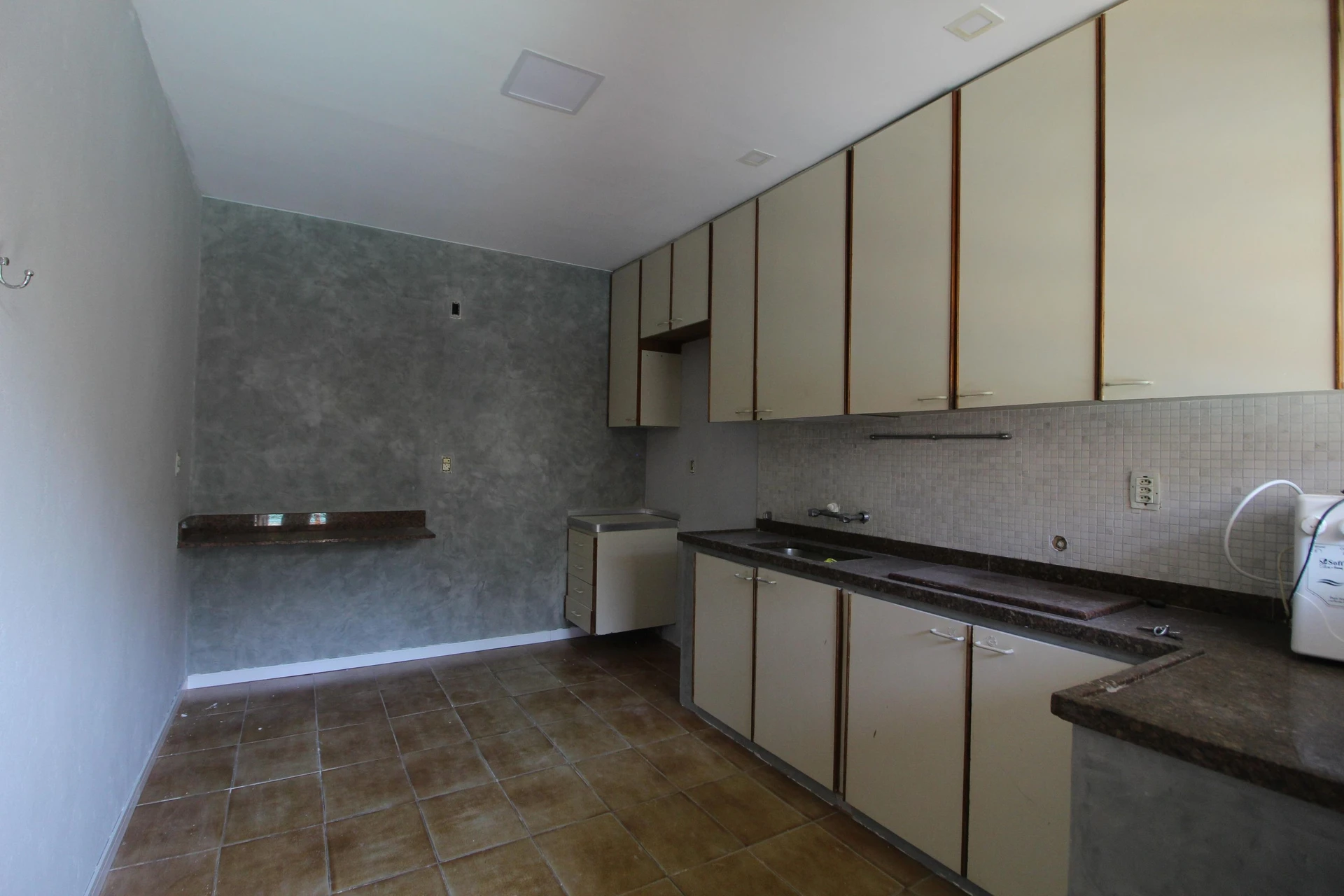House, 450 m², with a grill on the balcony — photo 22