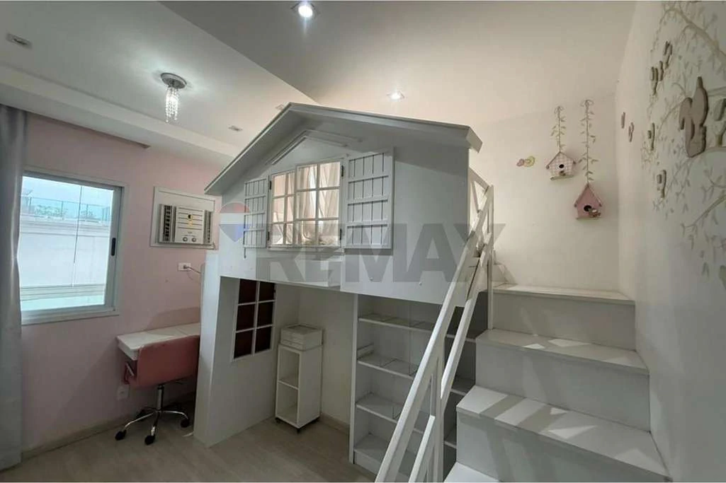 Furnished 246 m² apartment with 4 bedrooms and balcony — photo 18