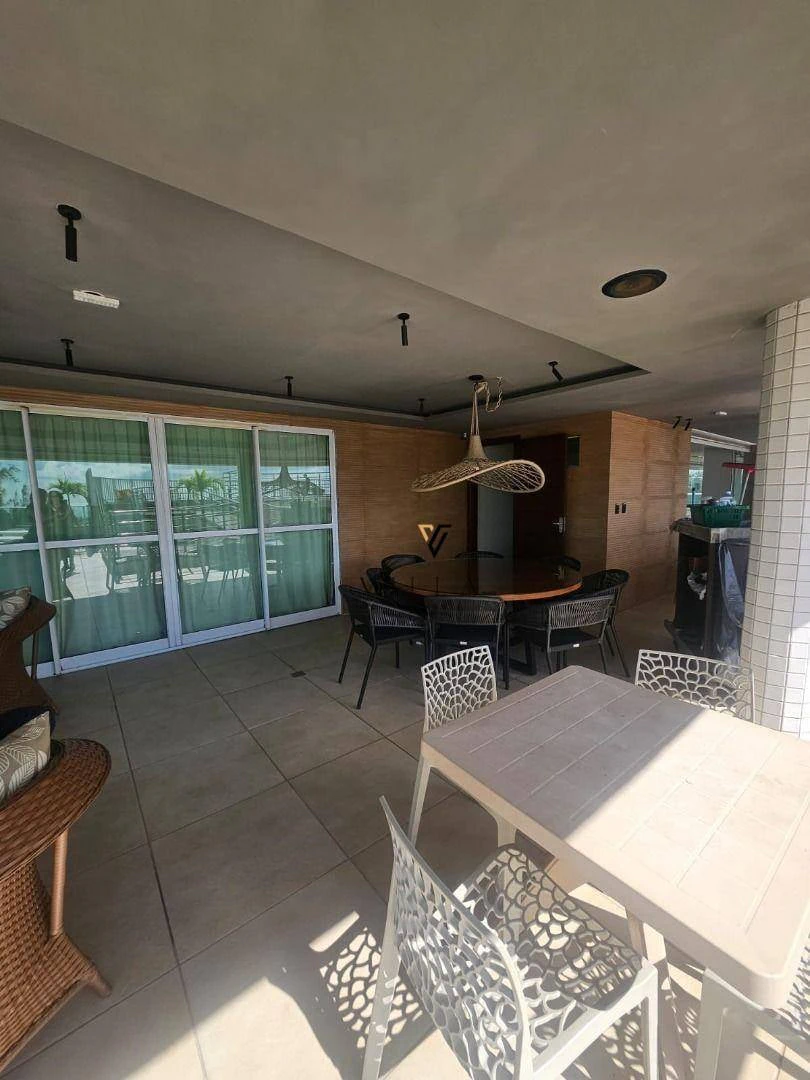 1-bedroom apartment with a balcony and a glass shower enclosure — photo 3