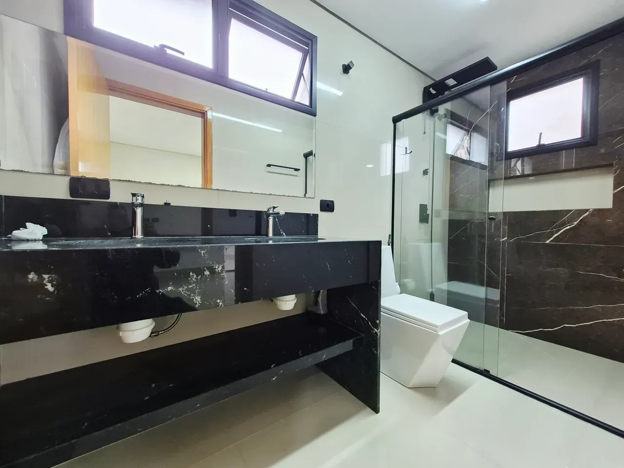 House with 3 bedrooms, 3 baths and a gas stove — photo 23