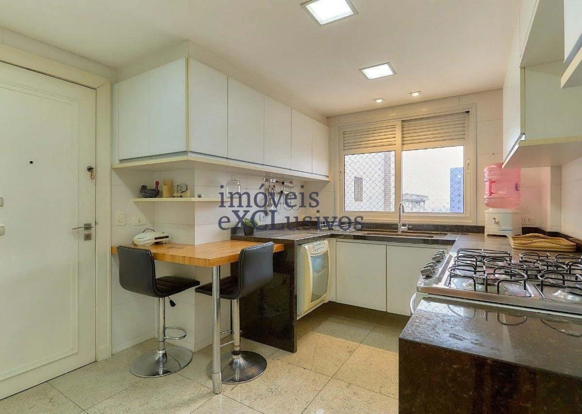 Furnished 240 m² apartment with 3 en-suites — photo 24
