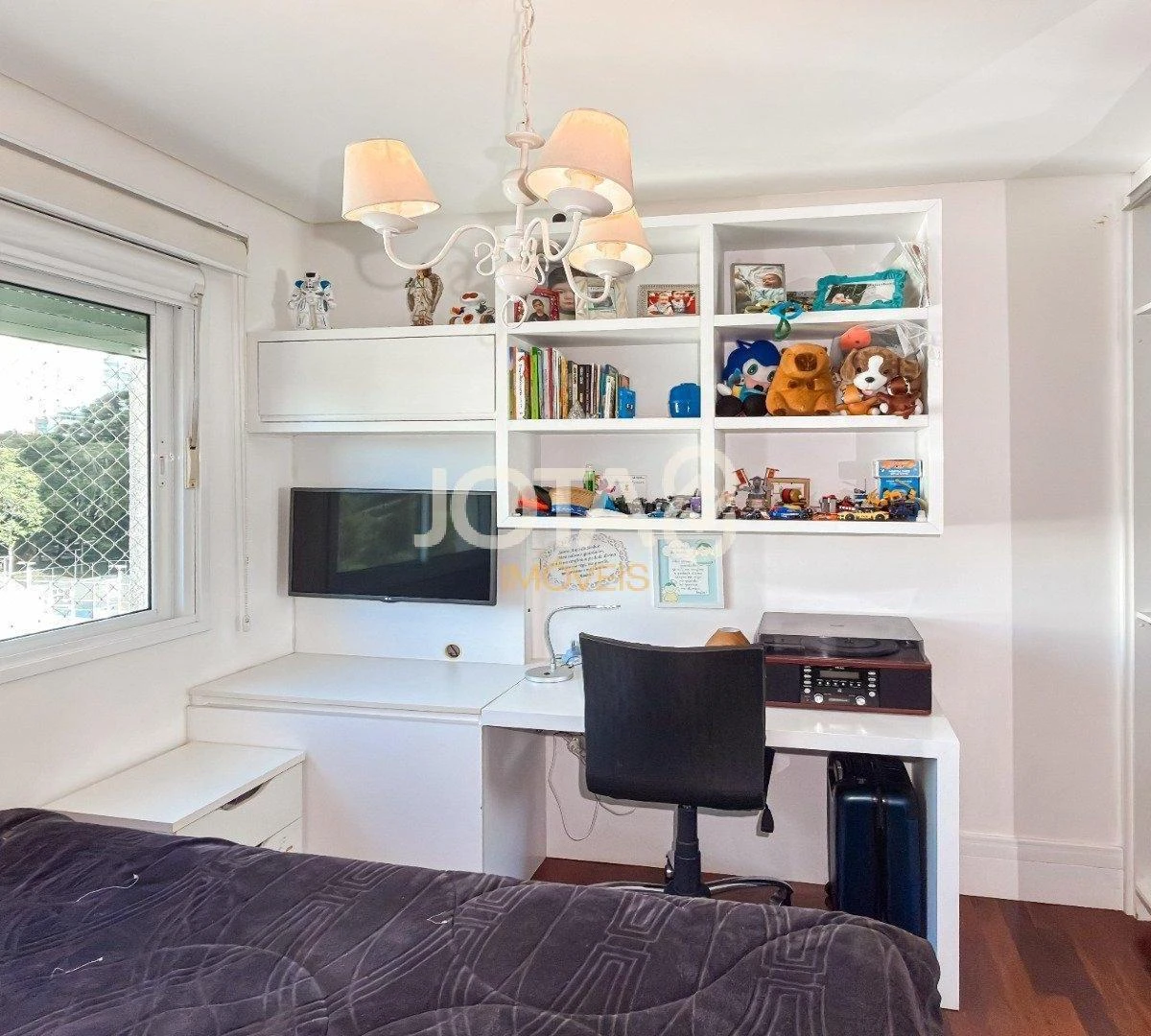 Furnished 4-bedroom apartment with open-plan kitchen — photo 15