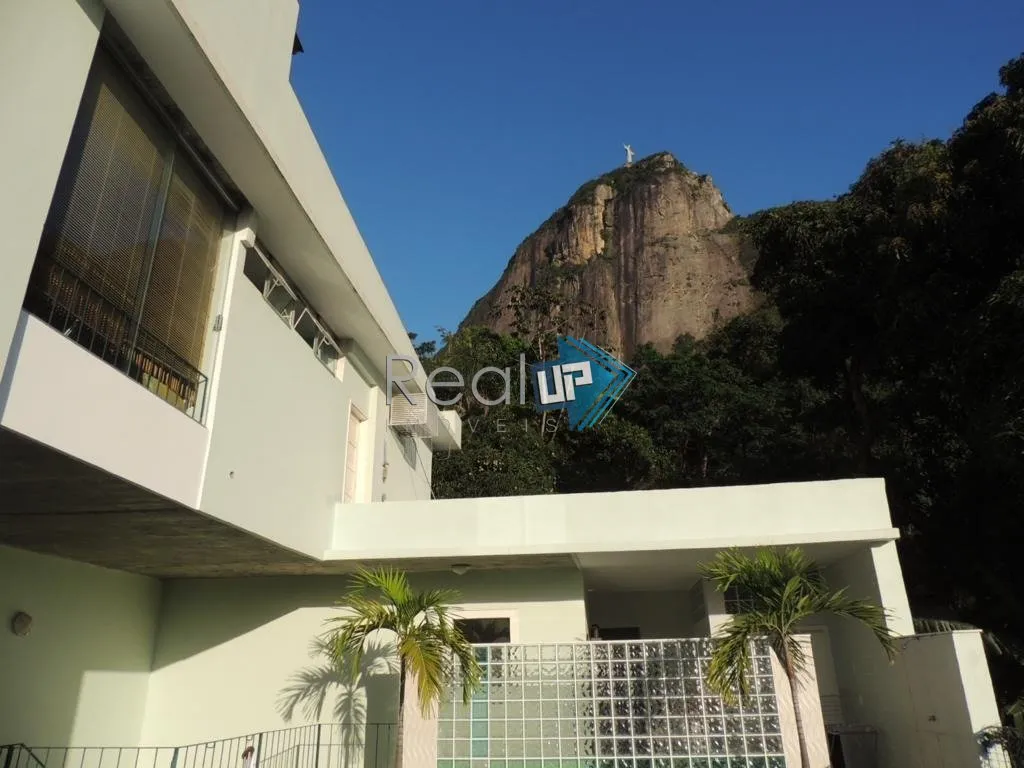 House with 3 bedrooms and 600 m² plus private BBQ terrace — photo 17