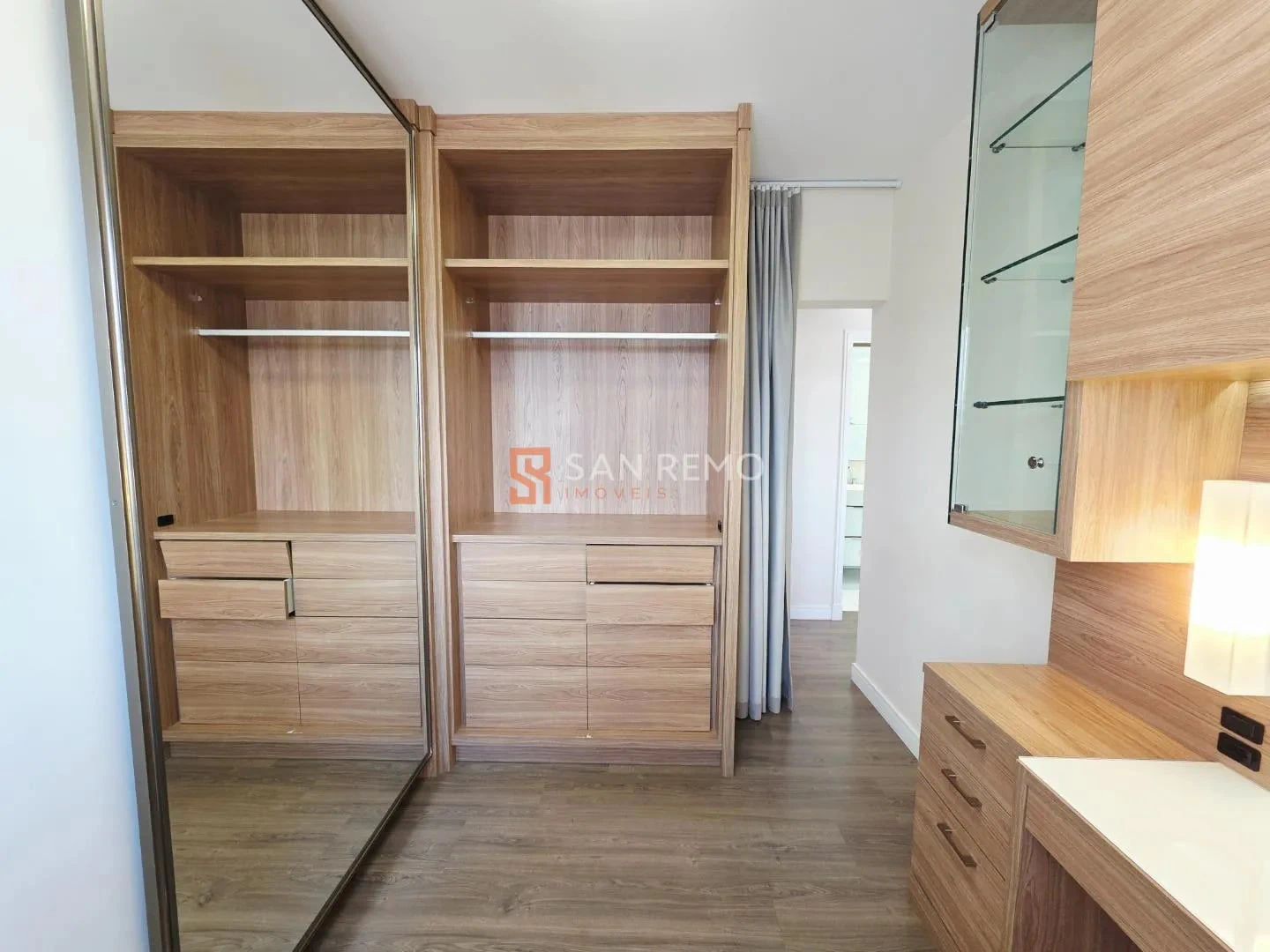 2-bedroom apartment in a building with a gym — photo 14