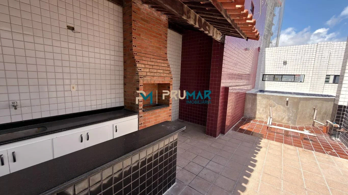 Balcony with a grill in a 4-bedroom apartment, 222 m² — photo 5