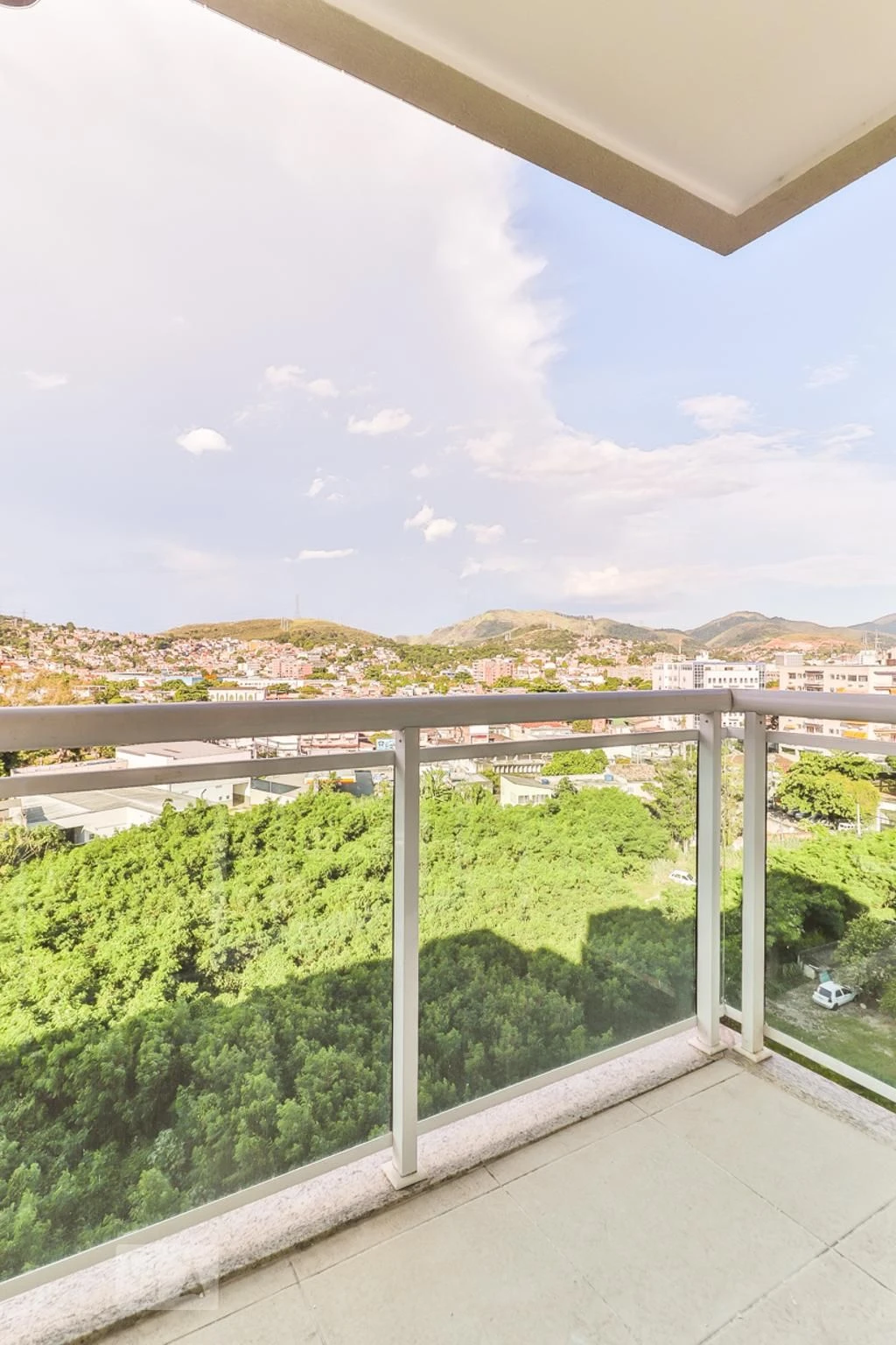 Furnished 1-bedroom apartment with a glassed balcony — photo 4