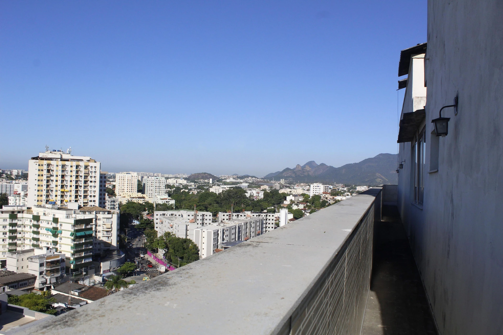 Rental apartment with 4 bedrooms and a balcony — photo 21
