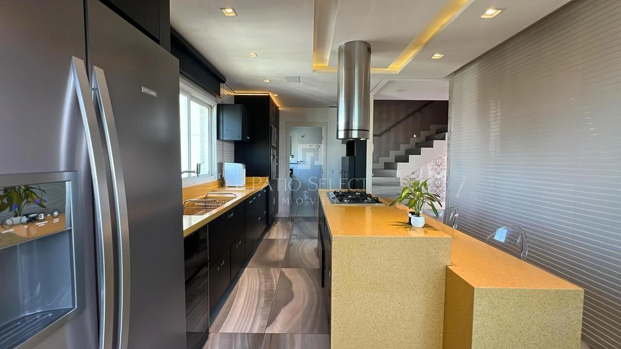 Furnished apartment, 309 m², with floor-to-ceiling windows — photo 2