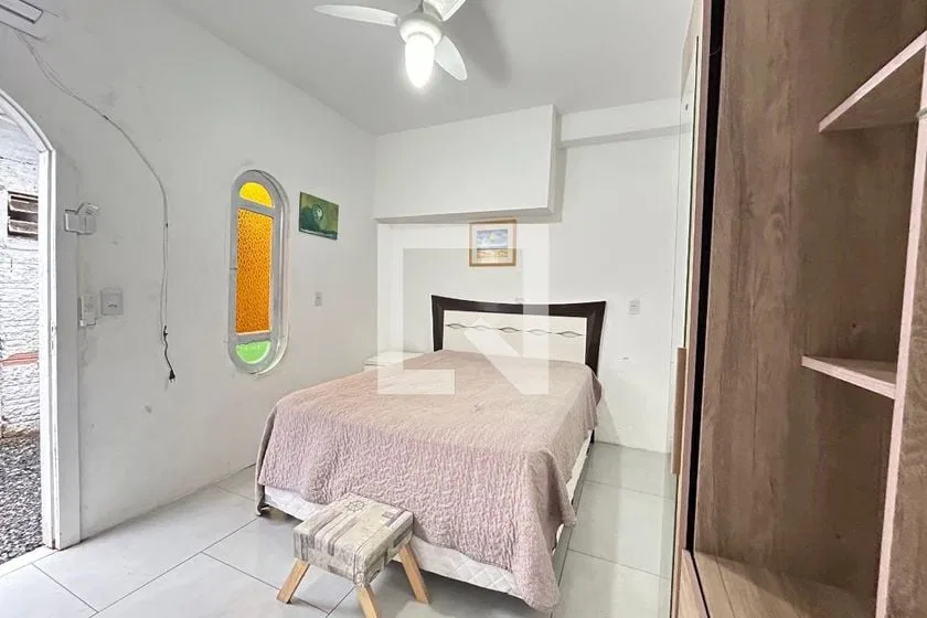 1-bedroom apartment with a glass-enclosed shower — photo 2