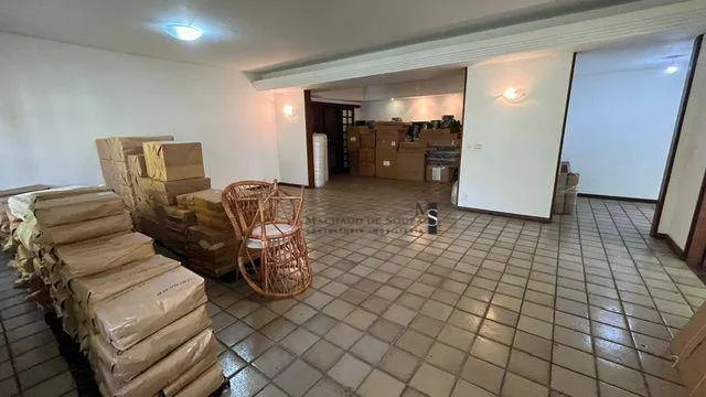 Furnished house, 395 m², with a glass-enclosed balcony — photo 26