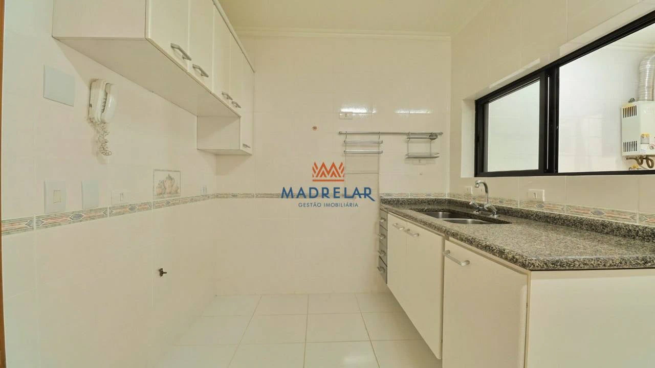 Bathtub in a 3-bedroom apartment, 112 m² — photo 13