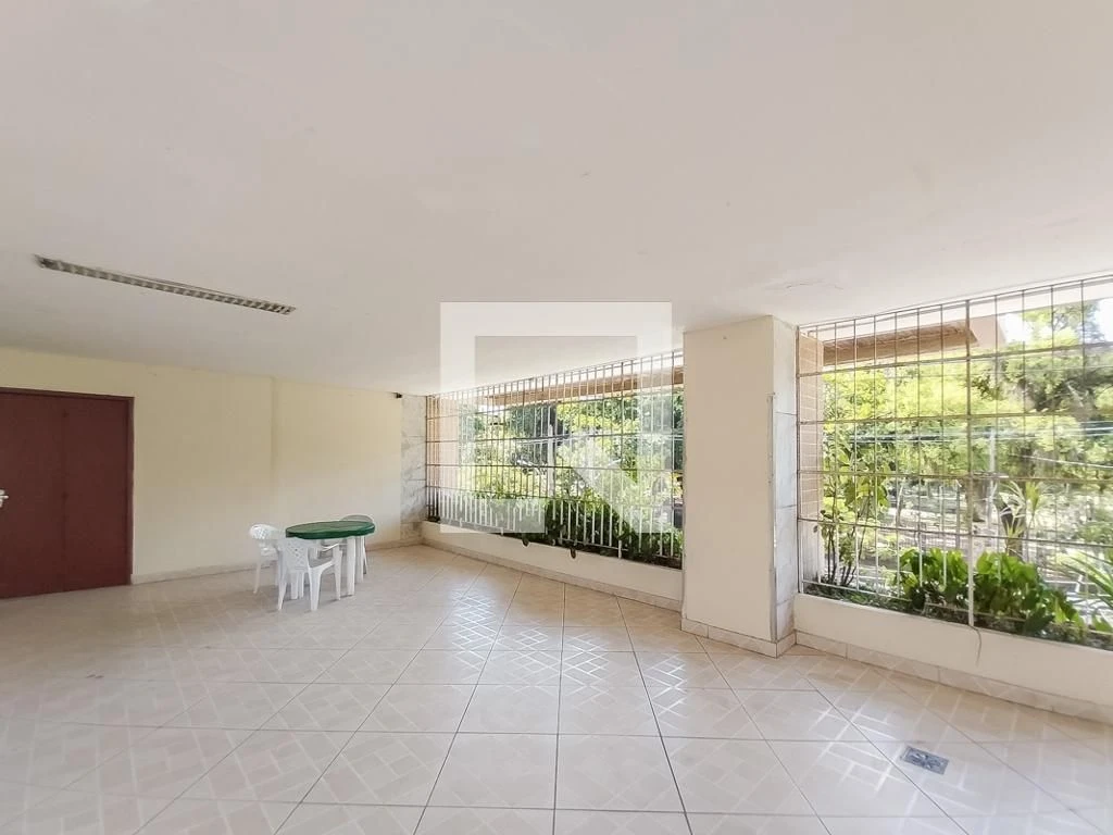 Furnished 3-bedroom apartment with suite and balcony — photo 40