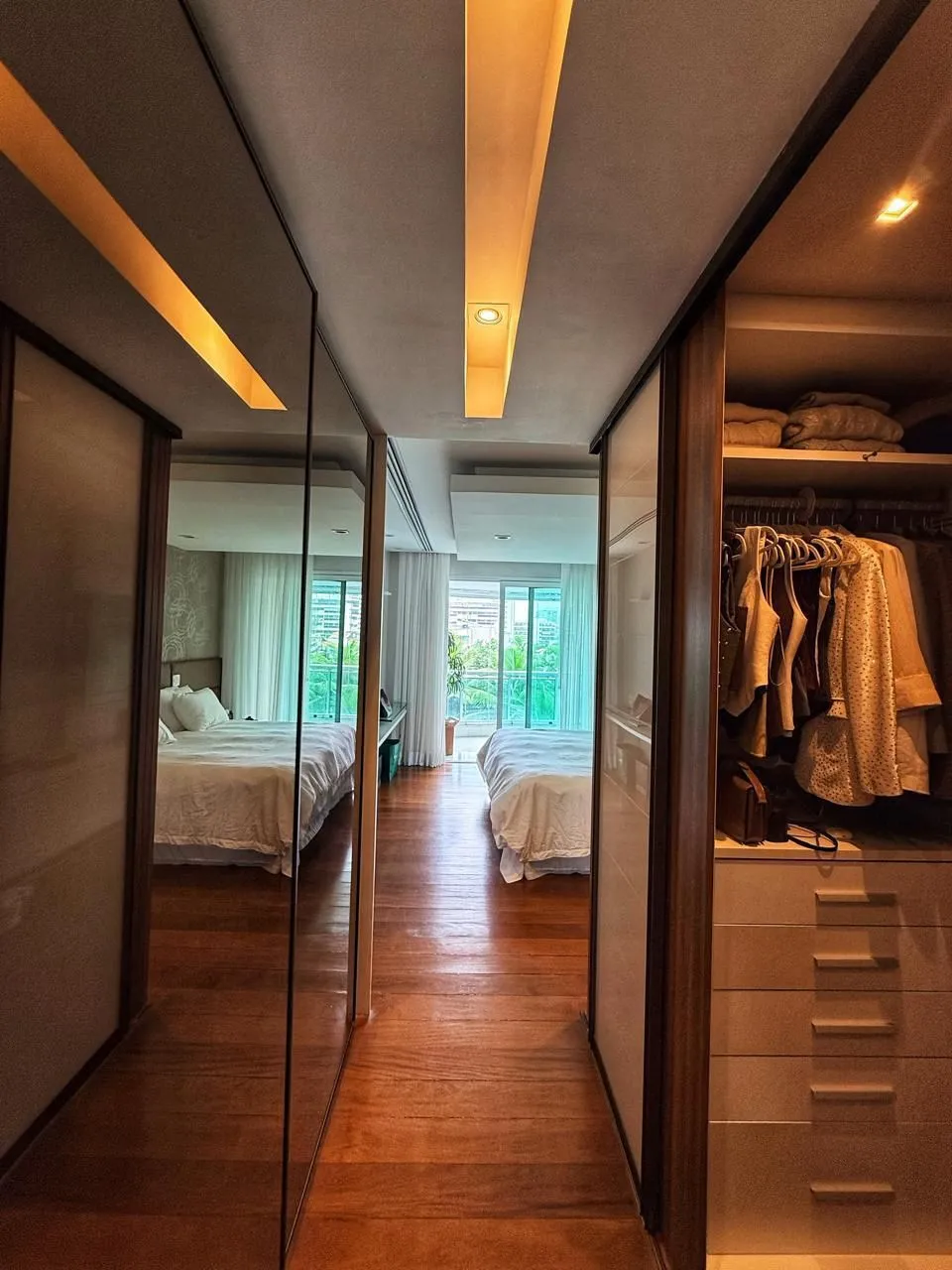 Furnished apartment with 4 bedrooms and 5 bathrooms — photo 15