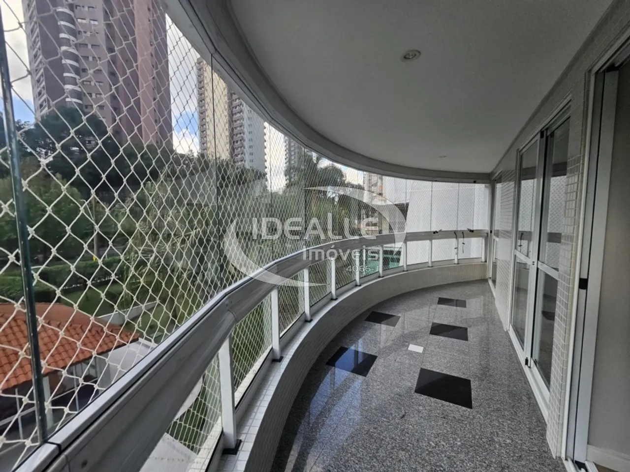 Apartamento de 3 suites con 335 m² y balcón — photo 8