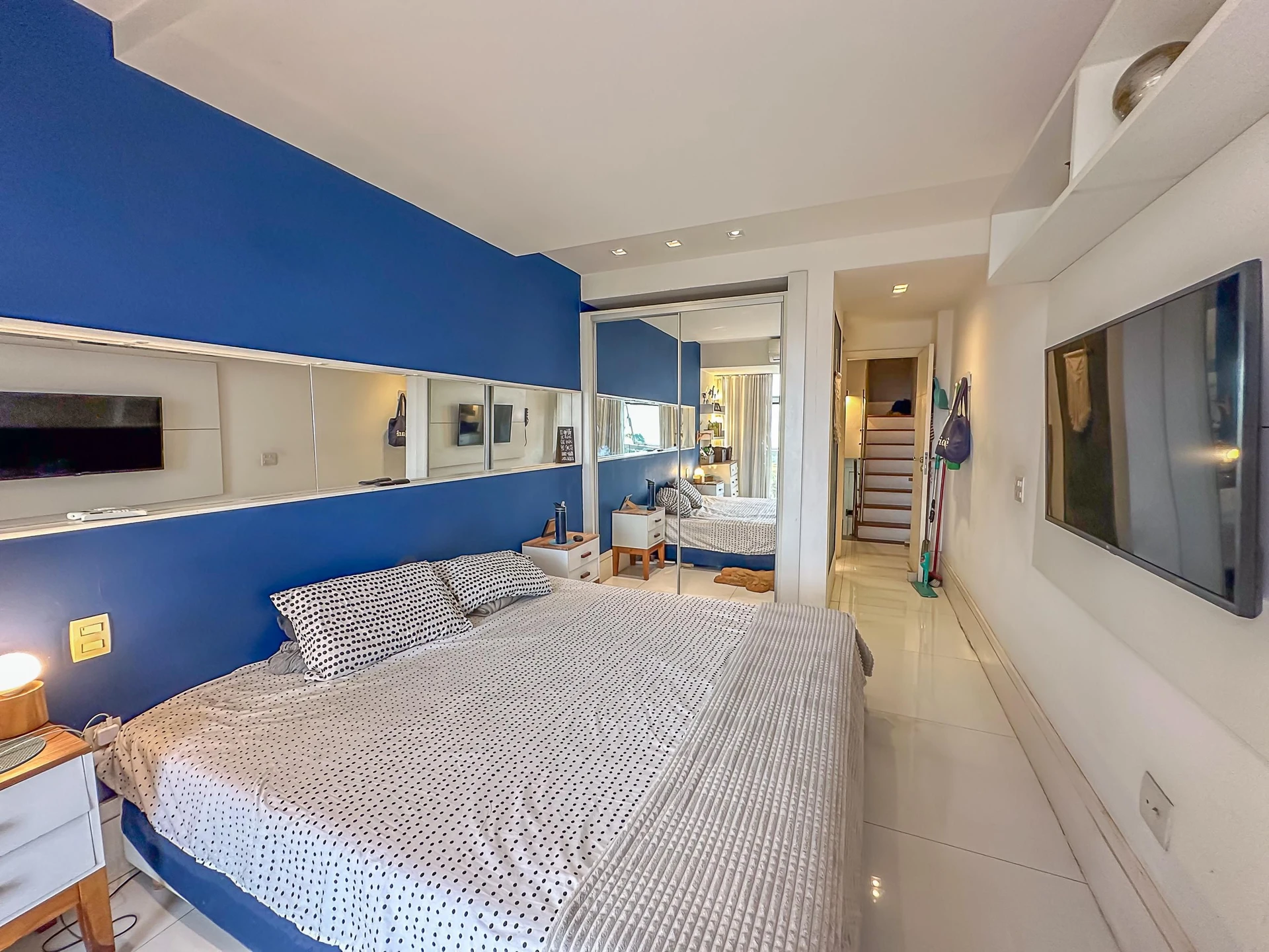 Furnished 2-bedroom apartment with 2 bathrooms — photo 15