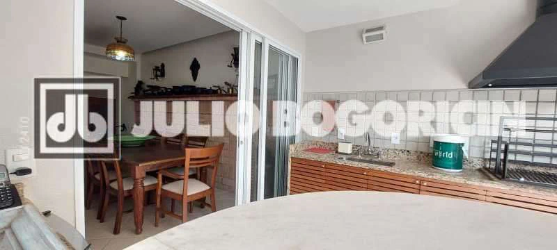 Furnished 324 m² house with 5 bedrooms and 6 bathrooms — photo 15