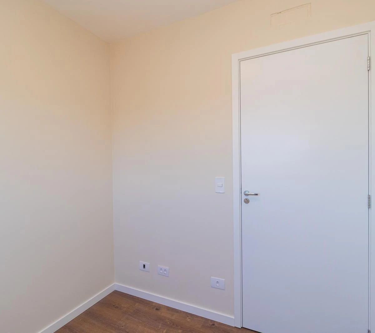 2-bedroom apartment in a building with a gym — photo 11