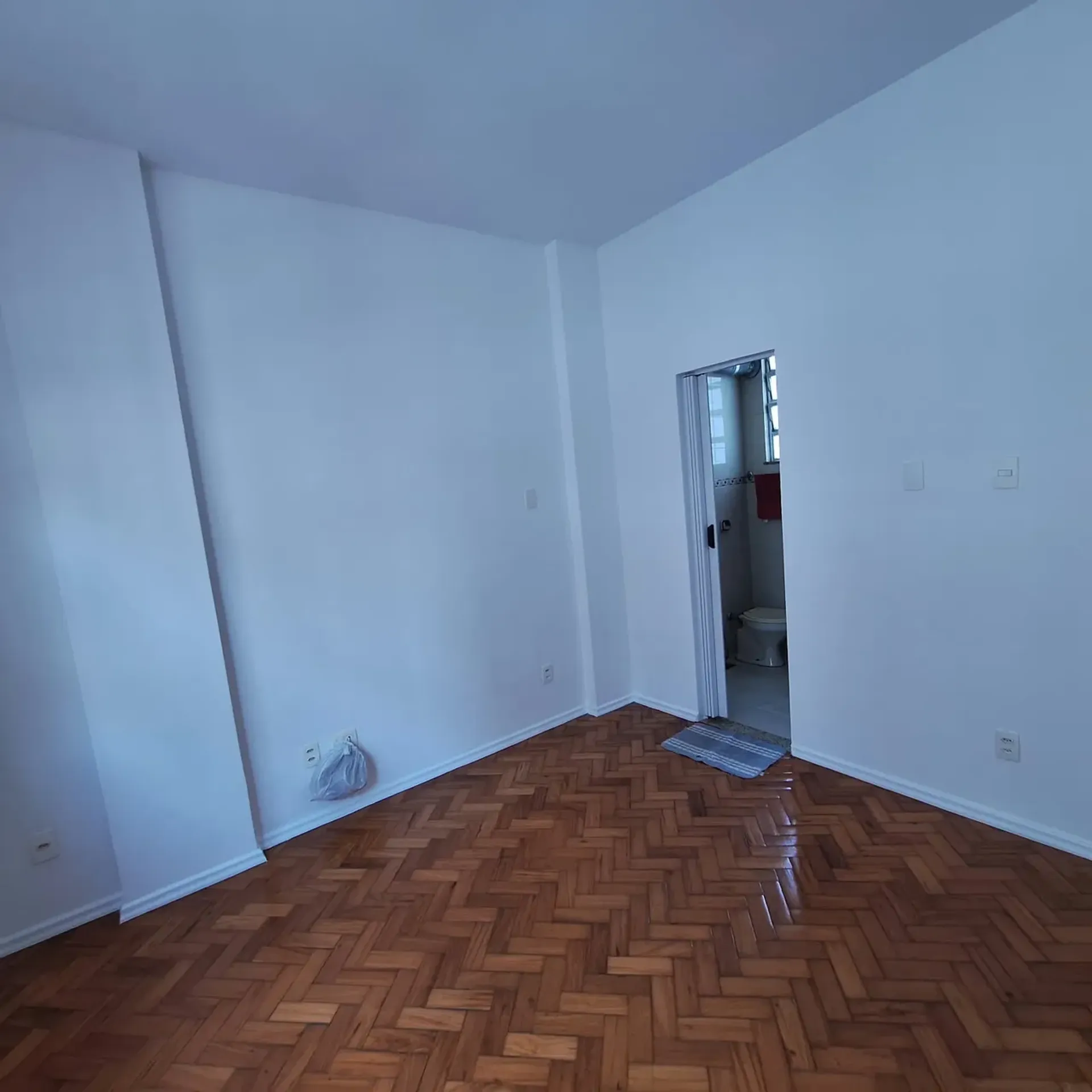 Apartment on the 6th floor with wood or laminate floors — photo 13